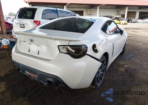 2017 Toyota 86 z USA, uszkodzony, nr VIN JF1ZNAA16H8705801